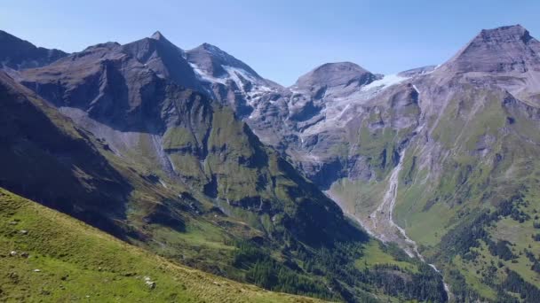 Φανταστική εναέρια άποψη των βουνών Grossglockner στην Αυστρία — Αρχείο Βίντεο