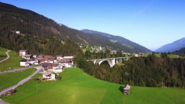 Avusturya 'nın Alplerdeki küçük kasabası