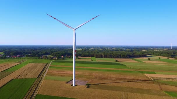 Масштабний вигляд енергетичної турбіни вітру з безпілотника — стокове відео