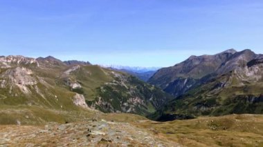 Avusturya 'daki Grossglockner dağlarının muhteşem manzarası
