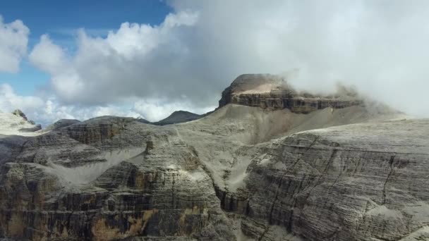 イタリアのドロミテの山の頂上ビュー — ストック動画