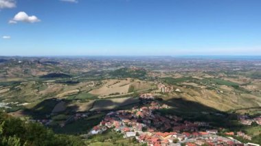 San Marino eyaletinin kalesinden harika bir manzara.