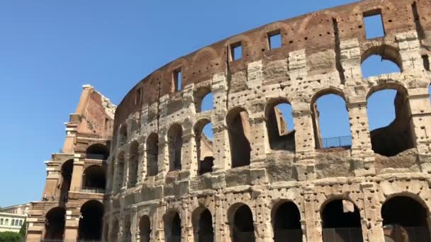 Närbild av berömda Colosseum i Italien — Stockvideo