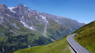 Grossglockner 'ın muhteşem manzarası Avusturya' daki yüksek Alp yolu ve dağları