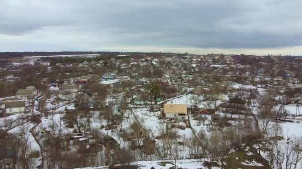 Pequeño pueblo en Ucrania. Tiempo de invierno. — Vídeo de stock