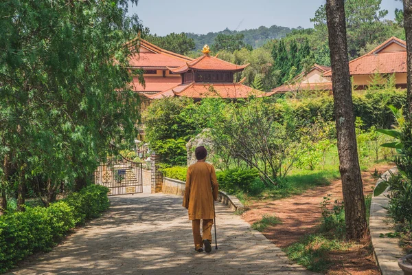 Truc Lam Tapınağı, Dalat şehrinde bir Zen Budist tapınağı ve manastırıdır.