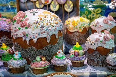 Paskalya pastası ve Paskalya yumurtası Ortodoks kilisesinde.