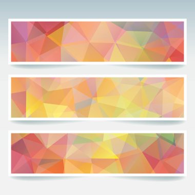 Arka plan afiş şablonlar kümesi. Modern vektör afiş poligonal arka plan ile. Sarı, turuncu renkler.