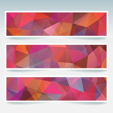 Vektör afiş çokgen soyut üçgenler ile ayarlayın. Kırmızı, kahverengi, mor, turuncu renkler. Soyut poligonal düşük poli afişler.