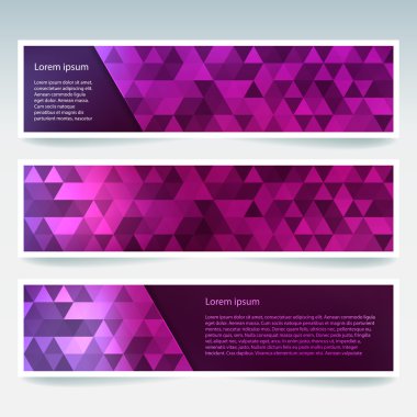 Vektör kümesi poligonal soyut üçgenler ile afiş. Poligonal düşük Poli afiş soyut. Pembe, mor renkler.