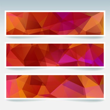 Soyut arka plana sahip banner şablonları kümesi. Çokgen arka planile modern vektör afiş. Kırmızı, turuncu, pembe renkler.