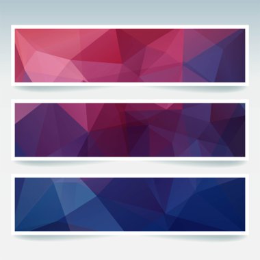Çokgen üçgenler ile ayarlanmış yatay afişler. Çokgen arka plan, vektör illüstrasyon. Mavi, pembe, mor renkler