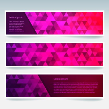 İş tasarım şablonları ile soyut banner. Afiş kümesi poligonal mozaik arka planlar ile. Geometrik üçgen vektör çizim. Pembe, mor renkler.
