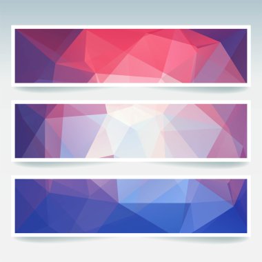 İş tasarım şablonları ile soyut başlık. Çokgen mozaik arka planlara sahip Afiş seti. Geometrik üçgen vektör illüstrasyon. Beyaz, pembe, mavi renkler.