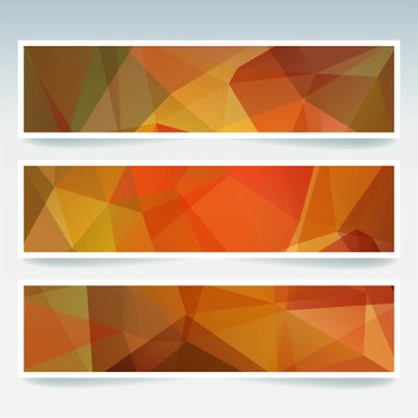 Vektör afiş üçgenler ile ayarlayın. Soyut poligonal düşük poli fon. Turuncu renkler.