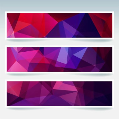 Vektör afiş çokgen soyut üçgenler ile ayarlayın. Soyut çokgen düşük poli afiş. Pembe, mavi, mor renkler.   
