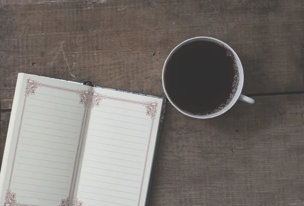 Kahve kupa ve dizüstü — Stok fotoğraf