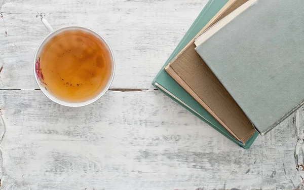Kitap ve çay — Stok fotoğraf