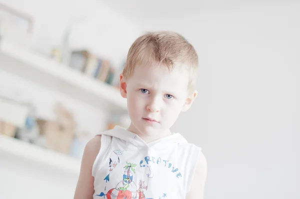 Μικρό θυμωμένος αγόρι — Φωτογραφία Αρχείου