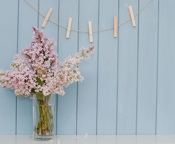 Clothespins and bunch of lilac — Stock Photo, Image