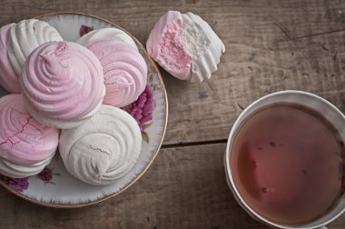 Çay ve meringues 