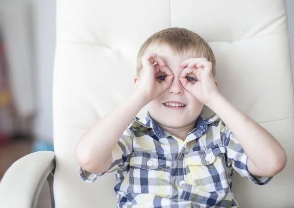 Cheerful tomboy making funny faces — Stock fotografie