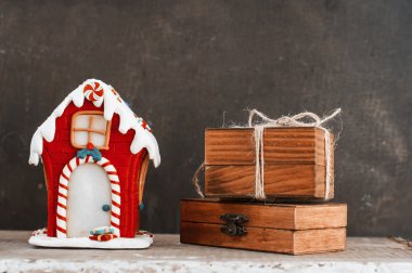 Zencefilli ev ve ahşap hediye kutuları