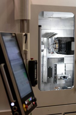 Yüksek hassasiyetli CNC makine merkezi. Seçici odak.