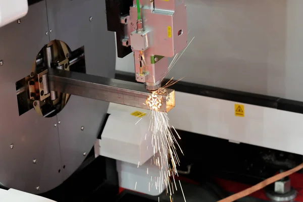 Steel Square Tube Cutting Cnc Laser Cutting Machine Selective Focus — Fotografia de Stock