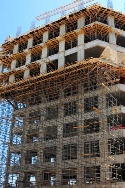 Andaimes no canteiro de obras — Fotografia de Stock