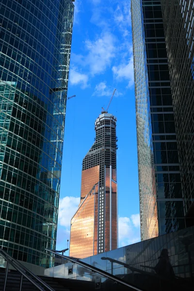 Bau eines neuen Wolkenkratzers — Stockfoto