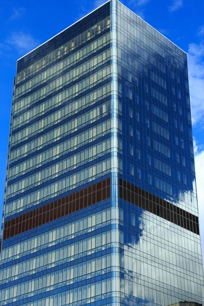 Torre di vetro edificio — Foto Stock