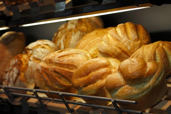 Bread on the shelf in the store — Stock Photo, Image