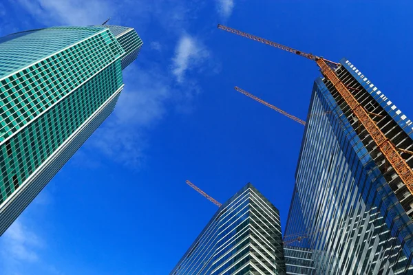 Bouw van nieuwe wolkenkrabbers — Stockfoto