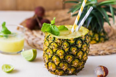 Ananas Lychee güler yüzlü ile