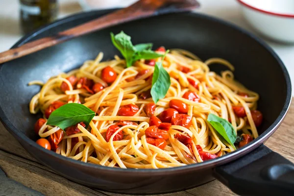 Fettuccine with cherry tomatoes — Stock Photo, Image