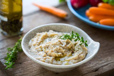 Cannellini veya beyaz fasulye dip 