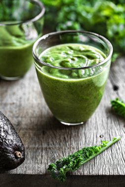 Avokado Kale ve genç hindistan cevizi eti ve Hindistan cevizi suyu.