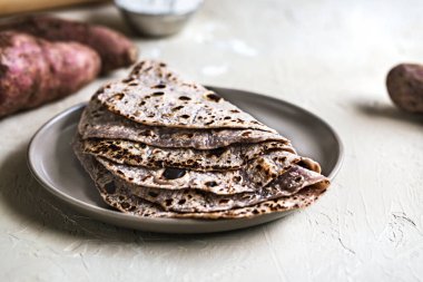 Ev yapımı Mor Patates Tortillası
