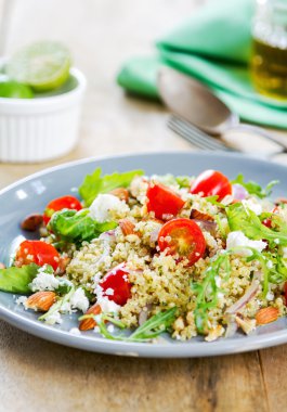beyaz peynir ve roket salata Quinoa