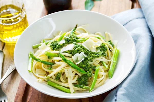 Fettuccine with Asparagus pesto — Stock Photo, Image