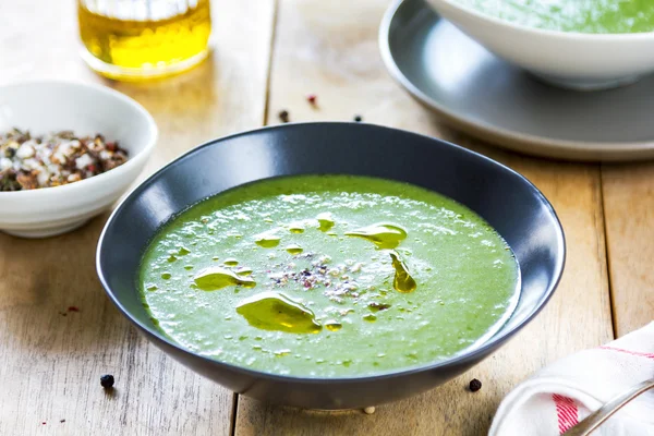 Espinafre com aipo e sopa de erva-doce — Fotografia de Stock