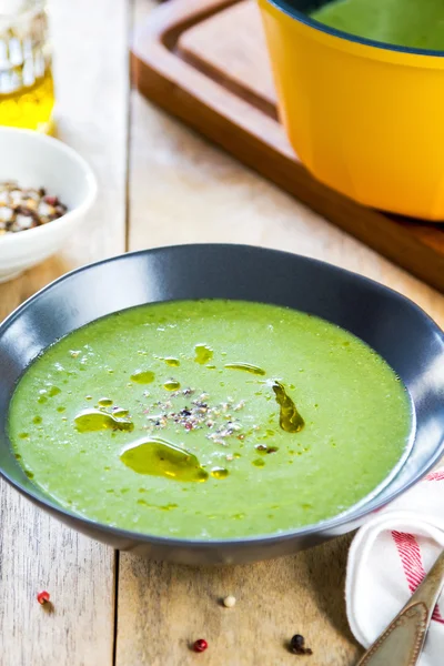 Espinafre com aipo e sopa de erva-doce — Fotografia de Stock