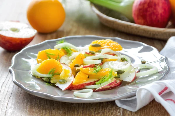 Arancione con insalata di mele e finocchi — Foto Stock