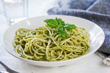 Pesto soslu spagetti