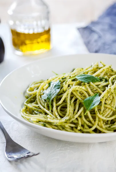 Spaghetti in pesto sauce — Stock Photo, Image