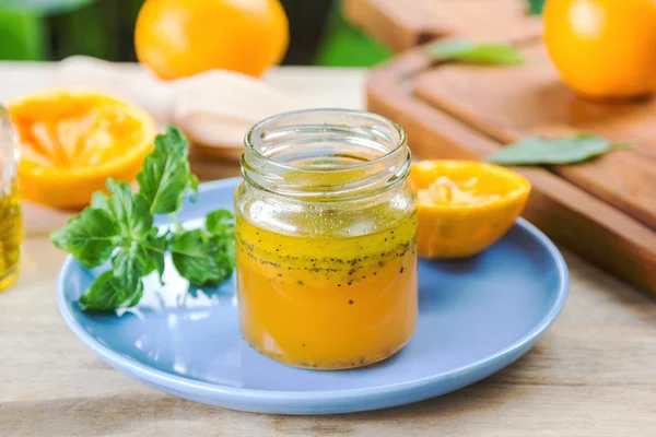 Oranje salade dressing met maanzaad — Stockfoto