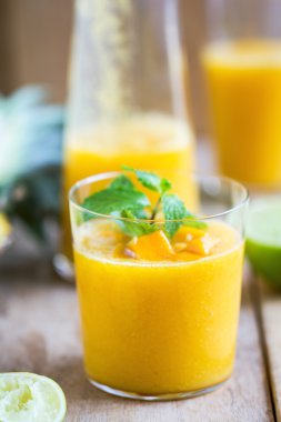 Mango ananas güler yüzlü ile 