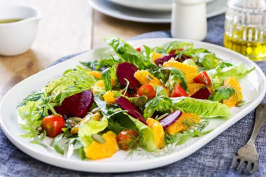 Orange pancar salatası ile