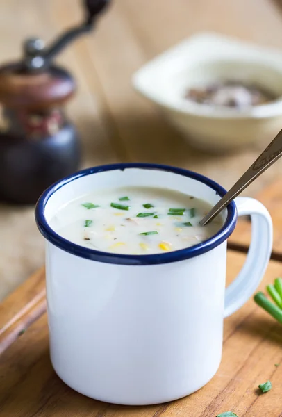 Lax och majs chowder soppa — Stockfoto